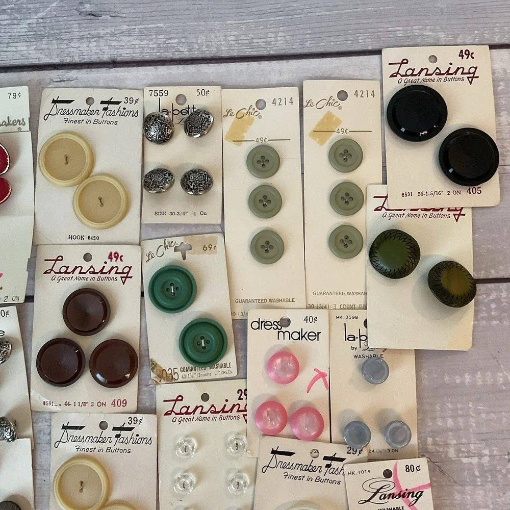 Vintage Lot Of Buttons On Cards 46 Complete Le Chic Lansing La Petite Costumaker